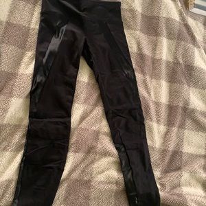 Koral black leggings